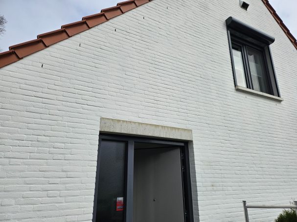 Luifel met verlichting plaatsen